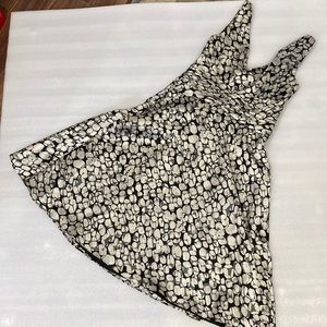 Perfect for Grad, formal or semi formal event.